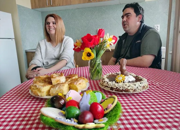 U porodici Bajić-Mirilov ista radost Uskrsa po dva kalendara