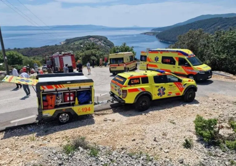 Epilog opasnog prevrtanja prikolice s maturantima u Istri: dvoje od 16 ozlijeđenih moraće na operaciju