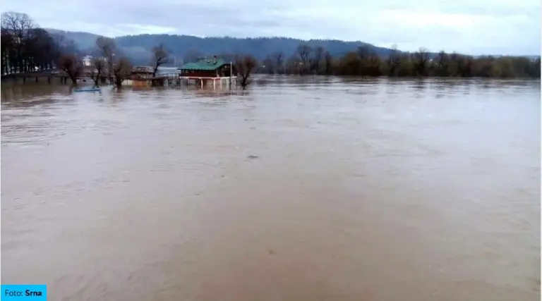 Sana se izlila u više prijedorskih naselja, mještani u strahu