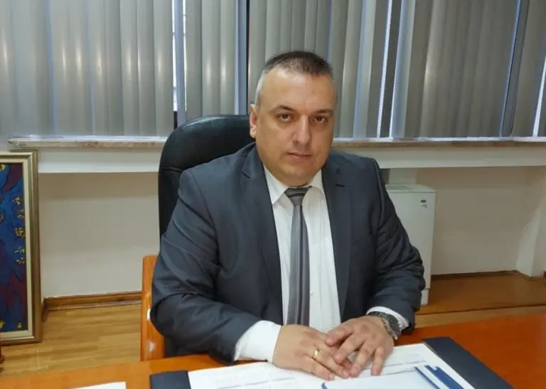 Načelnik nezakonito gradio bazen i opštinsku zgradu