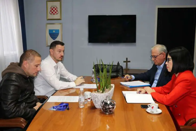 Buhač: U najkraćem roku postići dogovor sa sindikatima zdravstvenih radnika