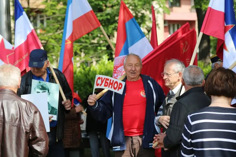Članovi SUBNOR-a među zadnjima položili vijence, pratili ih pripadnici Noćnih vukova (FOTO)