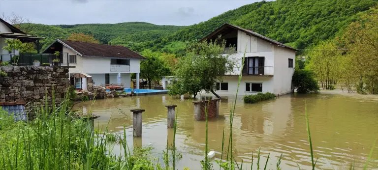 Obilne padavine uzrokovale probleme u Krajini: U Sanskom Mostu poplavljeno petnaestak stambenih objekata