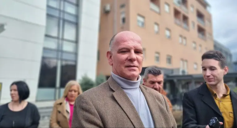 ISTINA O PLATAMA U OVOM SEKTORU: “Nama su u platu sprtljani i topli obrok i regres i kifla i parizer”