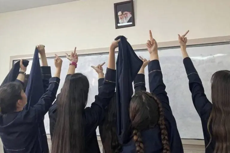 Učenice skinule hidžabe u Iranu u znak protesta