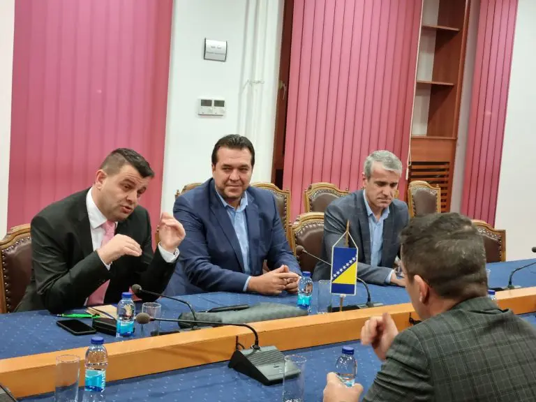 Sastanak Pokreta za državu i “osmorke” ( FOTO)