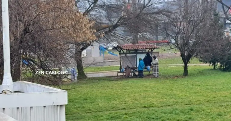 Majka sa sinom danima živi na klupi u centru Zenice nakon smrti drugog sina koji je izdržavao porodicu!?