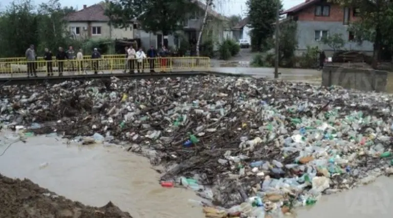 Slike užasa na bh rijekama: Deponije smeća, industrijski otpad, kanalizacija…