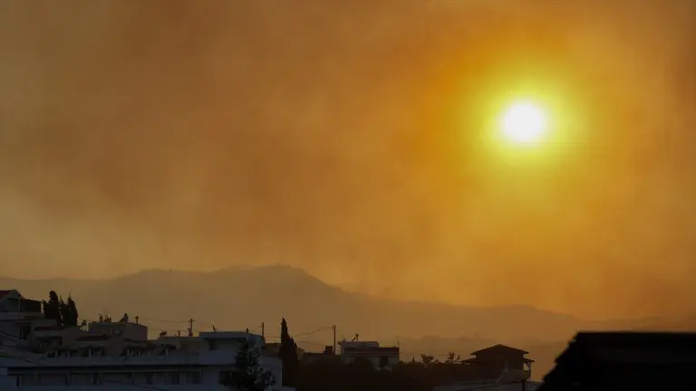 Grčka nastavlja borbu protiv šumskih požara na ostrvu Rodos (FOTO)