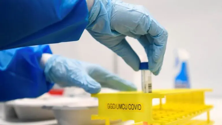 Umro poslije 613 dana od koronavirusa: 20 mjeseci imao virus, mutirao čak 50 puta?