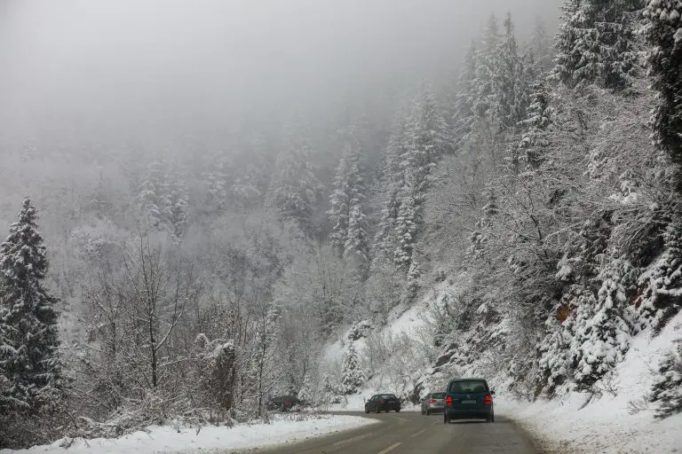 Snijeg opet pada, prema Manjači ZASTOJ NA PUTU