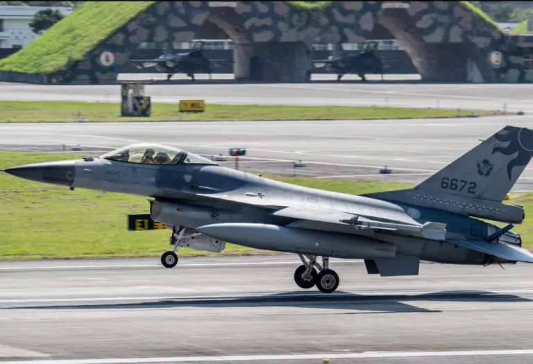 Kineski avioni i brodovi prešli crtu razdvajanja. Tajvan diže avione i šalje brodove