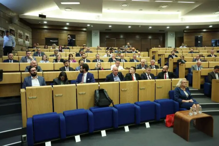 Nastavak diskriminacije: Freelanceri će i dalje plaćati doprinose a zdravstveno osiguranje nemaju