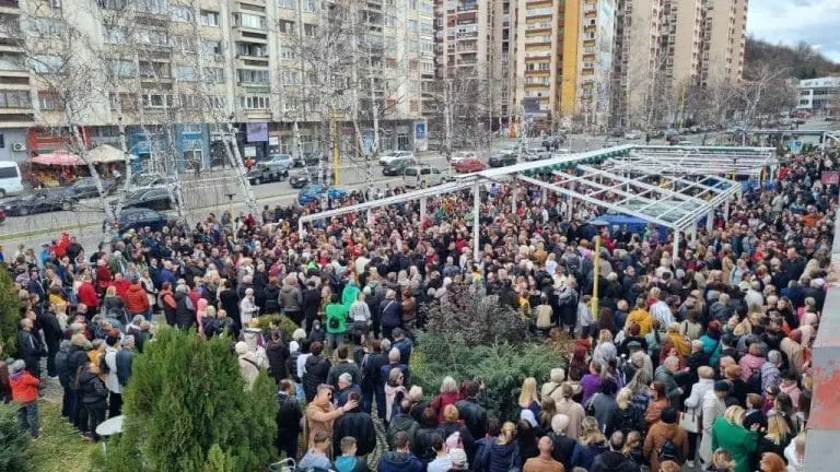 Mirna šetnja u Tuzli za Amru Kahrimanović:  “Borićemo se do kraja!”