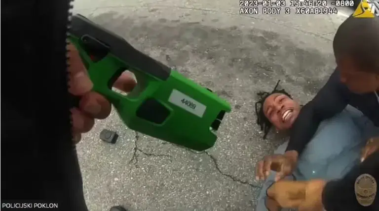 Policija elektrošokovima savladala rođaka osnivačice “Black Lives Matter”. Preminuo je…