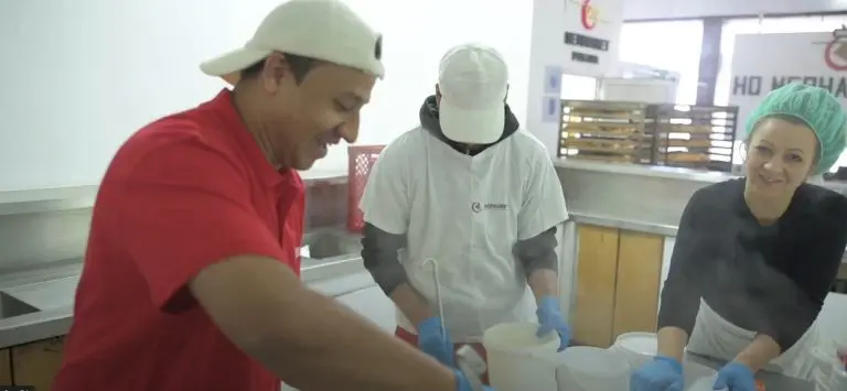 Migranti u Tuzli za građane kuhali u narodnoj kuhinji: Želimo pomoći!