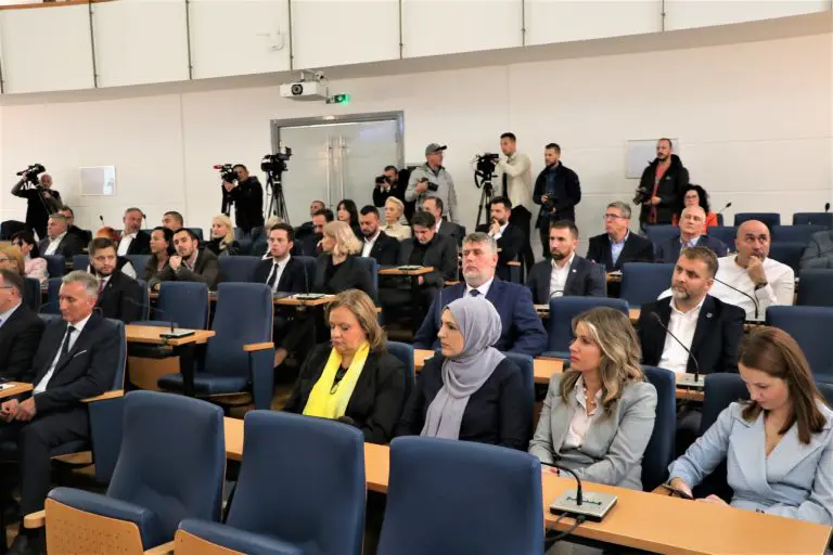 Opet se krši Zakon: U Vladi Kantona Sarajevo biće samo tri žene