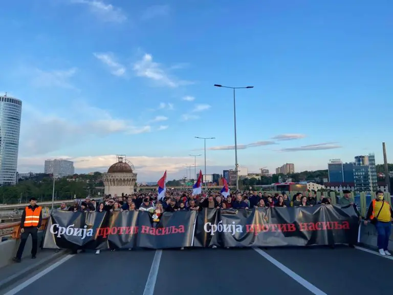 Beograd: Blokirana “Gazela”, najveći protest u posljednjih 10 godina