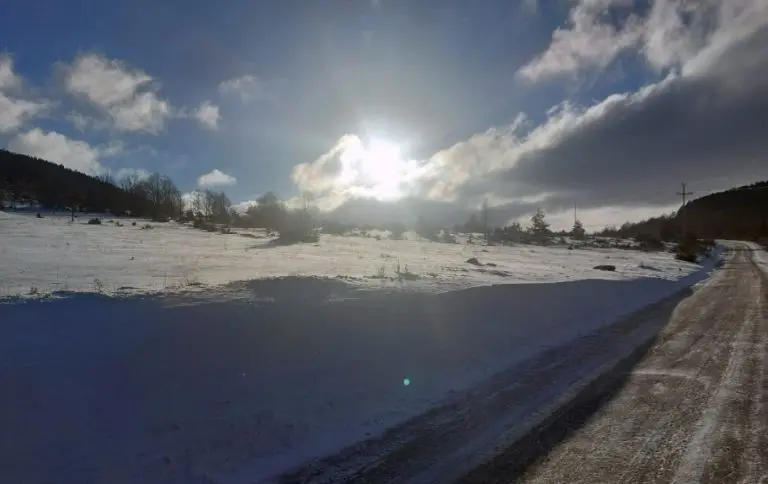 Okovani snijegom i ledom, bez struje i vode