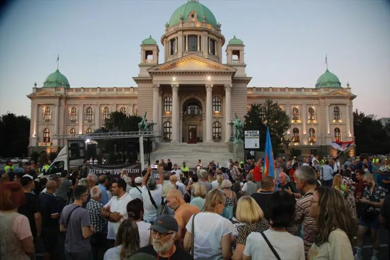 Šta sutra čeka Srbiju? U Beogradu bi prvi put u 10 godina moglo doći do promjene