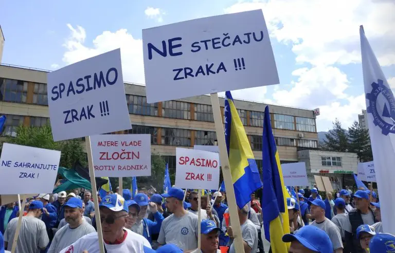 Radnici Zraka se pitaju: Zna li i želi li Vlada FBiH naći sposobne ljude da upravljaju firmom?