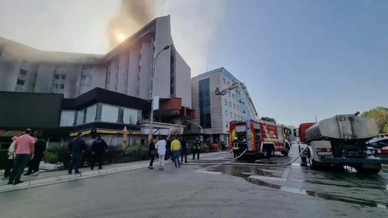 Požar zahvatio i Hotel Bosnu u centru Banjaluke!
