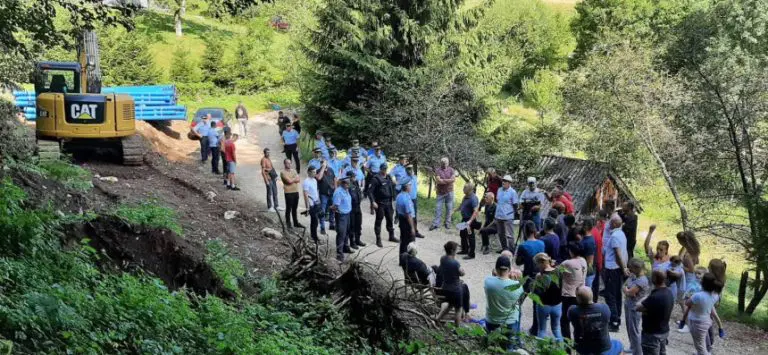 Kad nadležni ne žele ispuniti zahtjeve građana, pošalju policiju