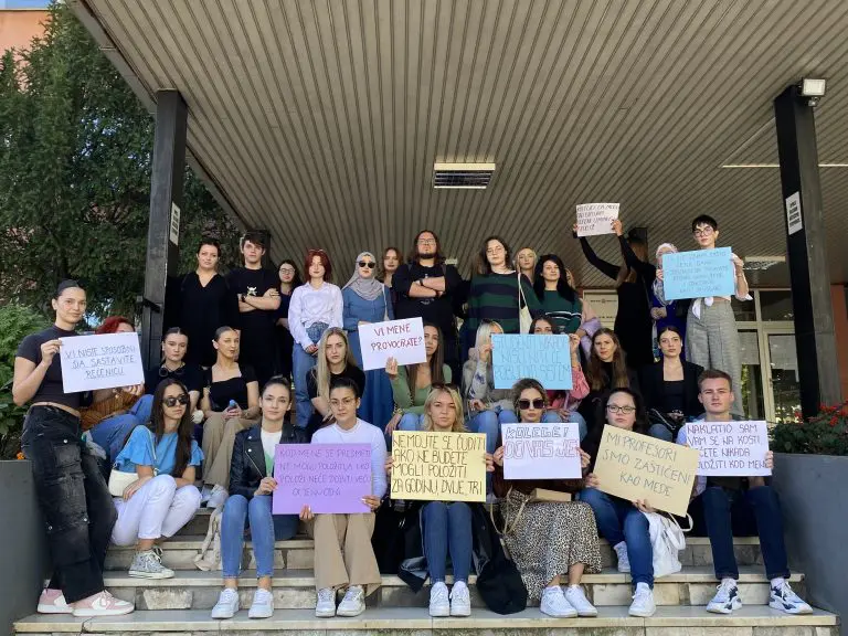 Tuzla: Studenti psihologije protestovali zbog ponašanja profesora