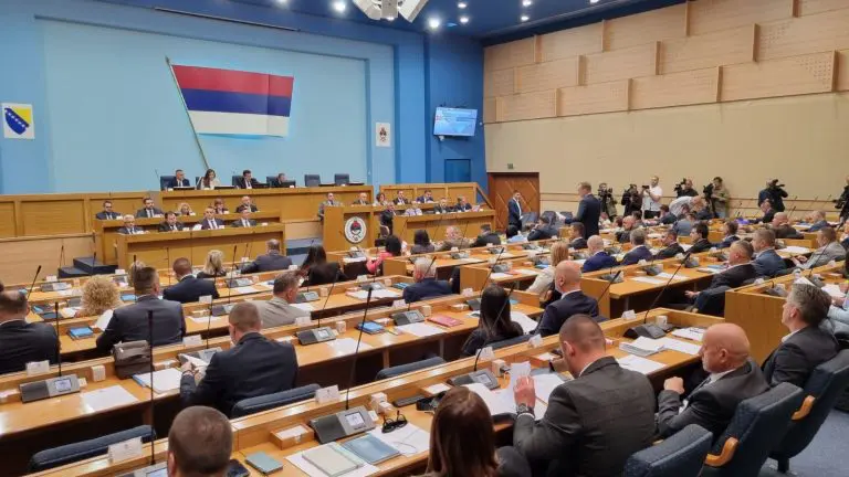 Sjednica Narodne skupštine RS bez Milorada Dodika