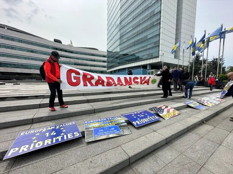 Manja grupa građana na protestima u Sarajevu: Vraćanje na evropske vrijednosti