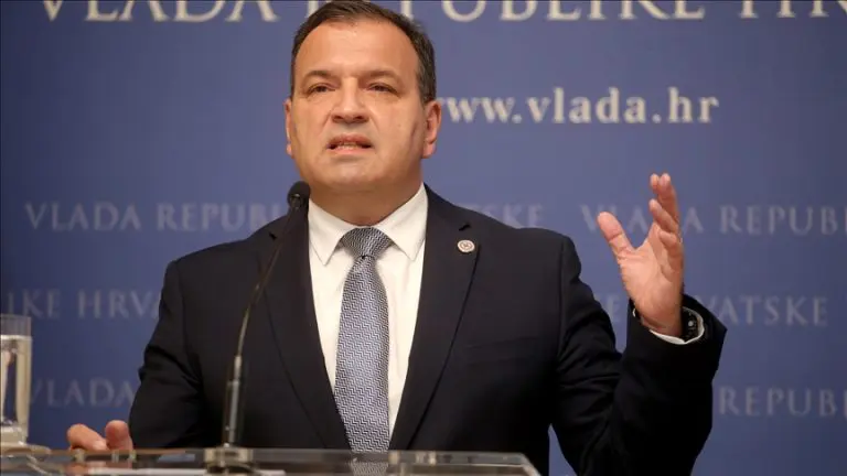 SLUČAJEVI TROVANJA Hrvatski ministar zdravlja poručio građanima: “Ako ste žedni, pijte vodu”