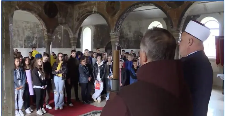 Đaci iz hrišćanskih porodica u džamijama, a iz muslimanskih u crkvama