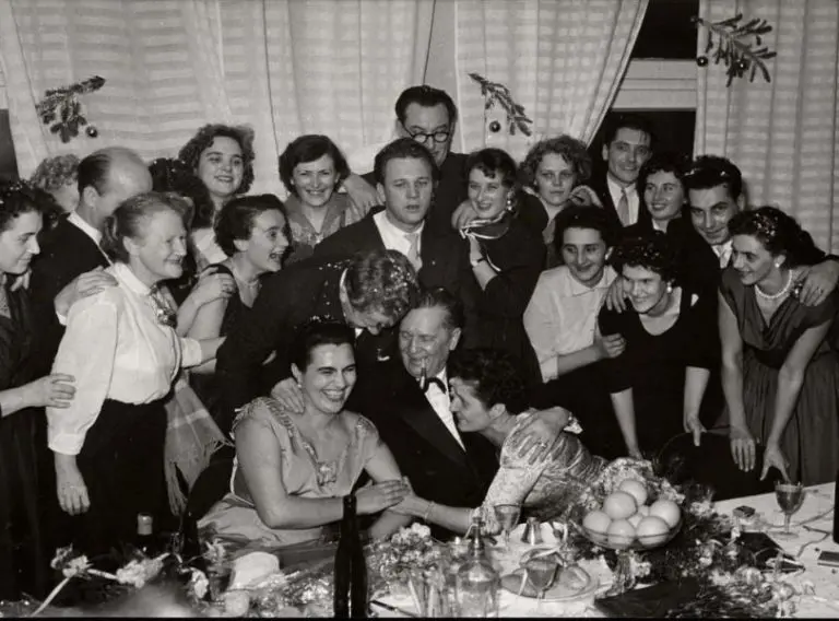  Oduvijek važila fama kako je Tito bio “Jugosloven”: Šta krije vjenčani list Jovanke i Tita?
