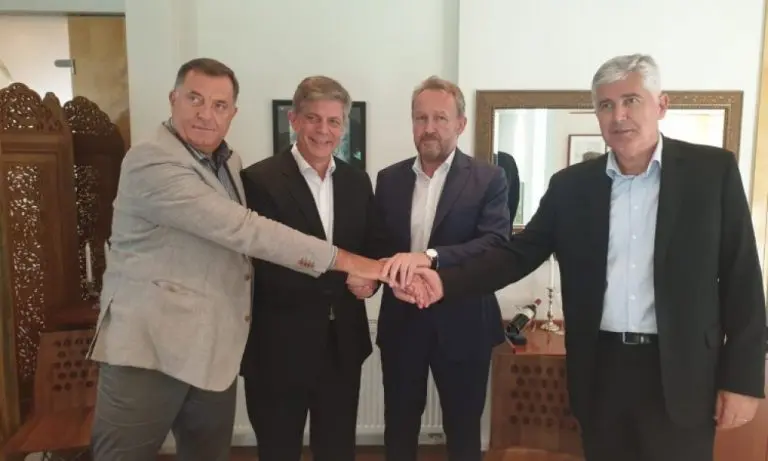DODIK, ČOVIĆ I BAKIR PRONAŠLI FORMULU ZA VJEČNU VLAST: Mir će čuvati naoružani građani, a bogatstvo političari!