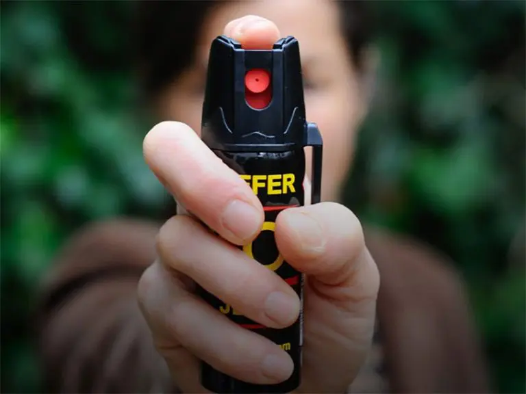 Mušakarac biber sprejem nasumično prskao prolaznike