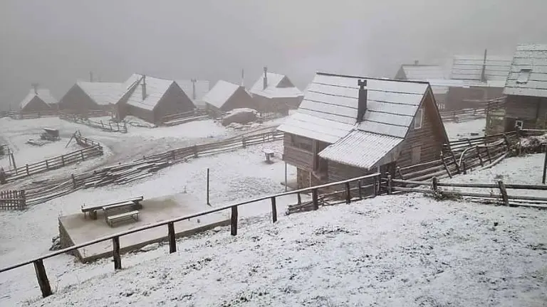 Snijeg zabijelio vrhove planina u BiH