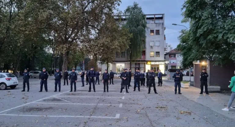 Deložacija sa parkinga u Banjaluci: “Autoprevoz” ušao u posjed zemljišta (FOTO)