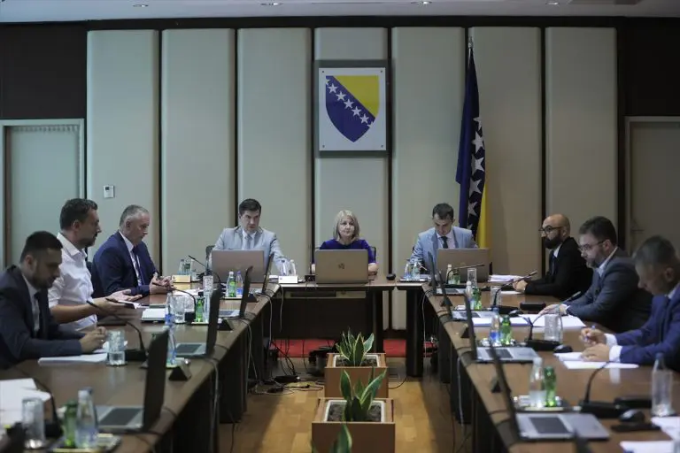 Vijeće ministara BiH: Hitno pripremiti zakone za provedbu 14 prioriteta