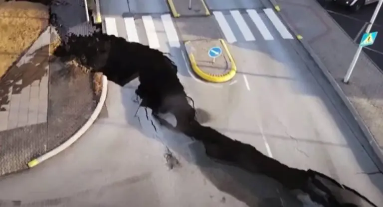 Island čeka erupciju vulkana. Preko noći više od 300 potresa, grad Grindavik tone