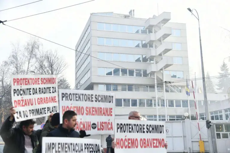 Protest ispred OHR-a: “S velikom radošću smo primili vijest…”