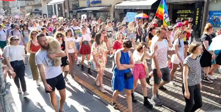 Hiljade u Povorci ponosa, stigli i političari. “Bez obzira koga voliš, ti si čovjek”