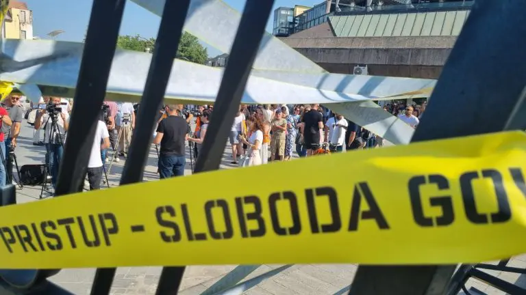 Od danas držite jezik za zubima, pazite gdje šta pričate, ne znate ko vas sluša