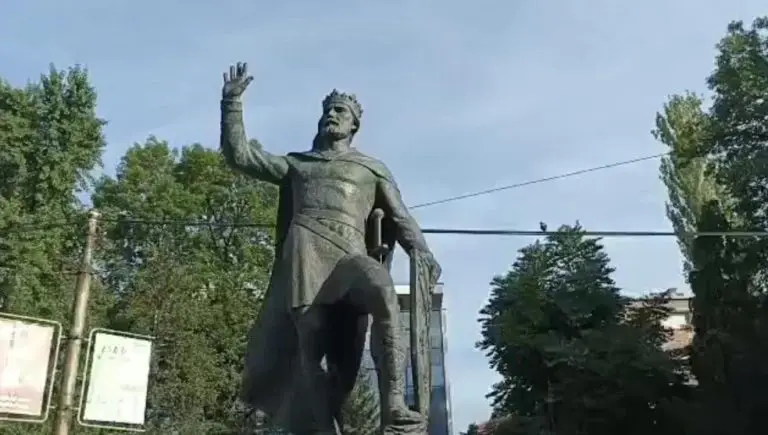 Spomenik Tvrtku I nikog ne ostavlja ravnodušnim, evo šta kažu građani