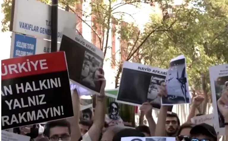Masovni protest u Turskoj, demonstranti na ulicama u znak podrške iranskim ženama