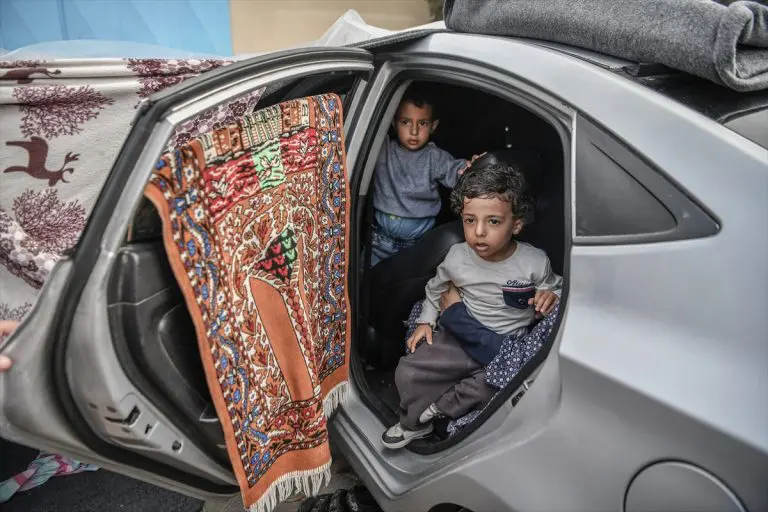 Pojas Gaze: Palestinske porodice u Khan Yunisu žive na ulici