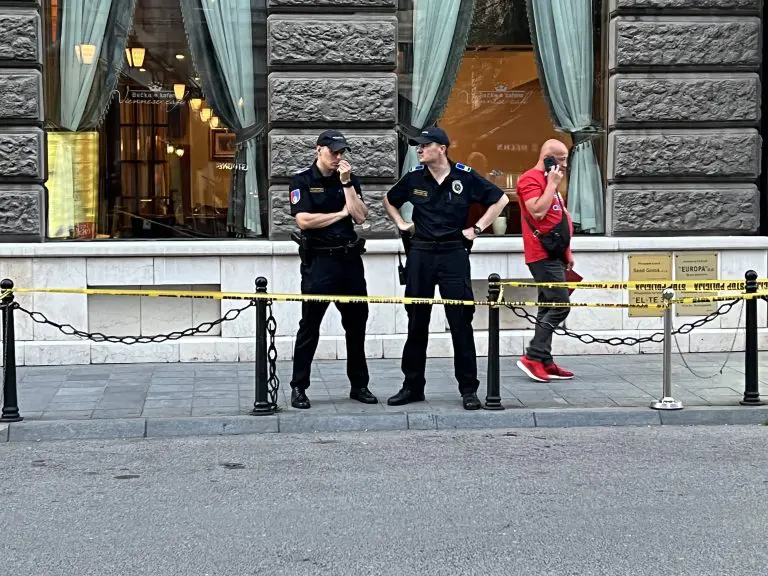 Ispred hotela Evropa u Sarajevu ranjena jedna osoba