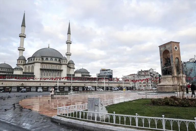 Istanbulska ulica Istiklal ponovo otvorena za pješake (FOTO)