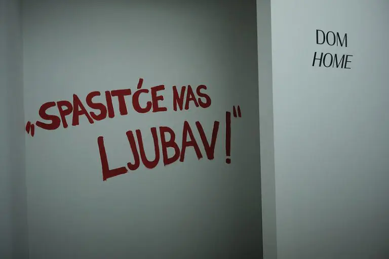 Izložba Labirint devedesetih