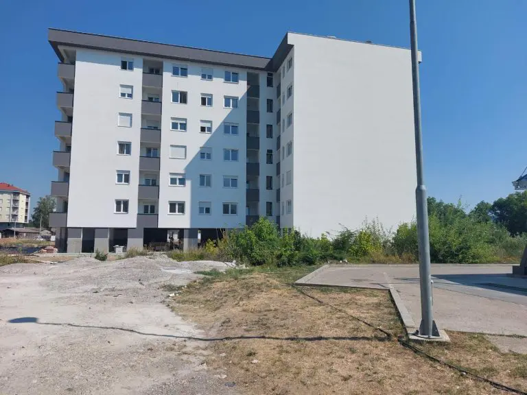 Malbašić mora srušiti dio zgrade koji je izgradio na tuđoj zemlji!