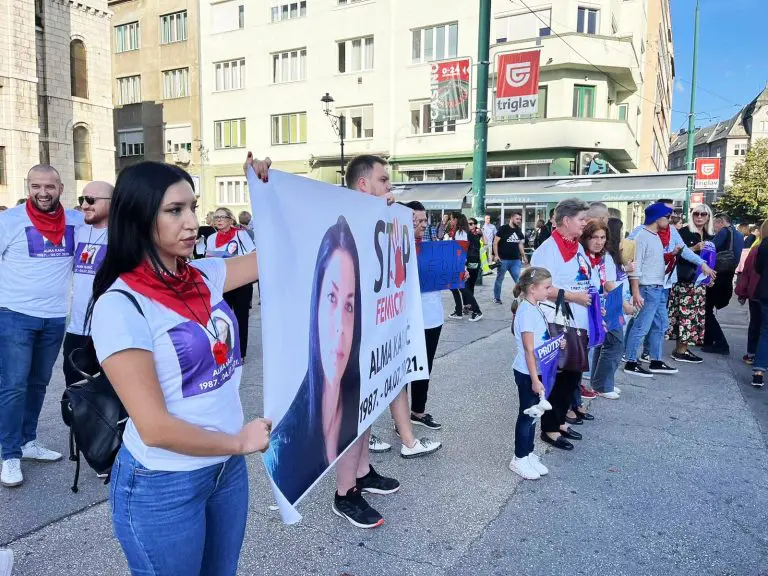 Stop femicidu: Novi protesti u Sarajevu „Nijedna više“, zatražene sankcije za policajce koji podržavaju nasilnike